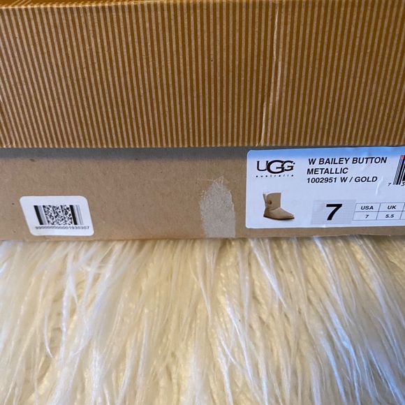 Bailey button metallic gold UGGs - Picture 5 of 5